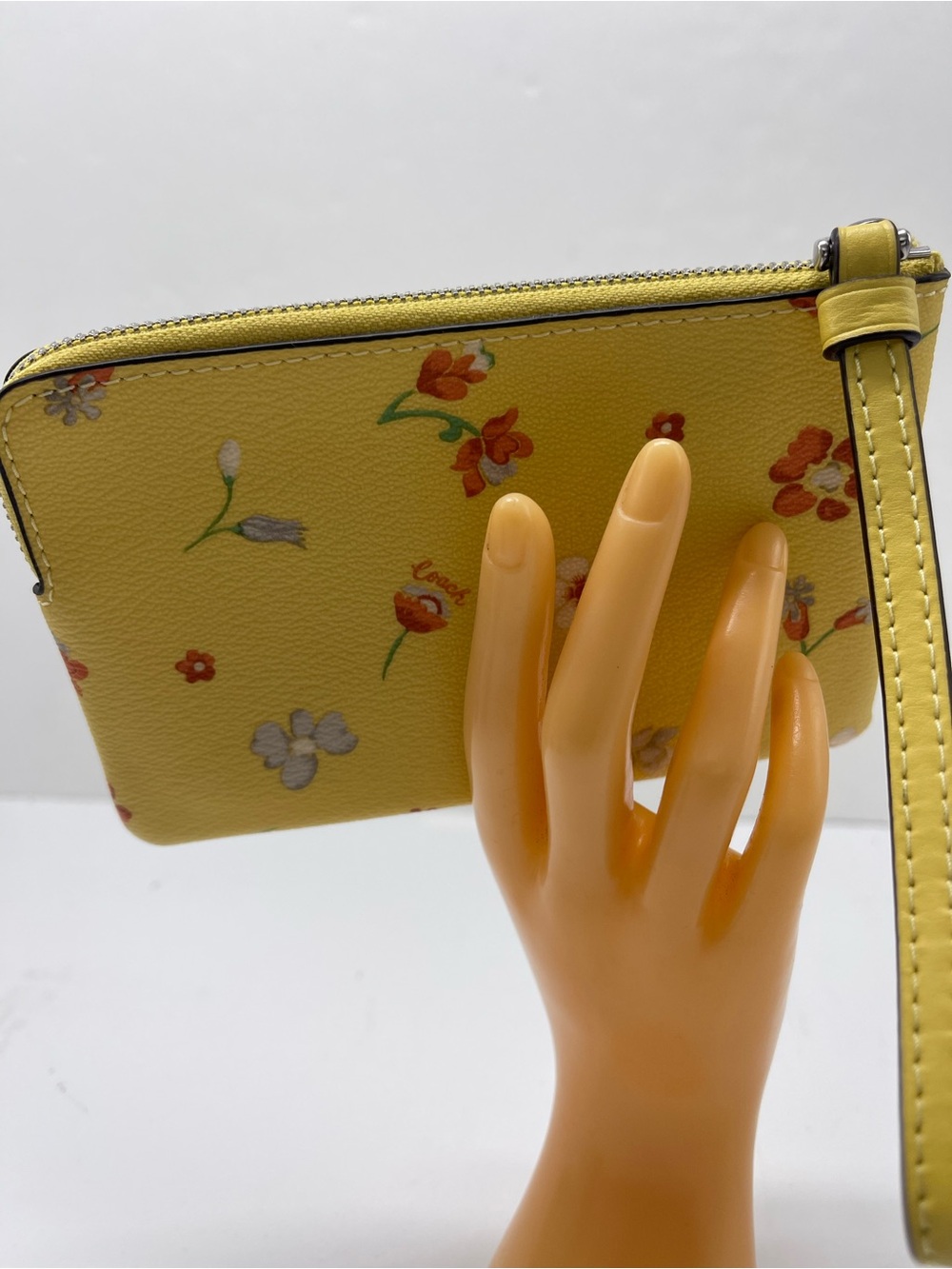 Coach Corner Zip Wristlet With Mystical Floral Print C8701
NWT - Picture 6 of 16